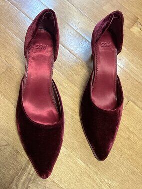 LESS Burgundy Velvet Kitten Heels – Size 7–7.5